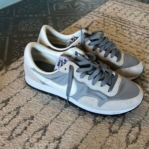 Nike Air Pegasus 83 white and gray fog size 10.5 like new condition.